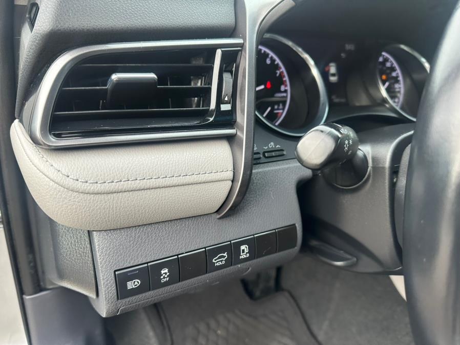 2020 Toyota Camry XLE Auto (Natl) photo