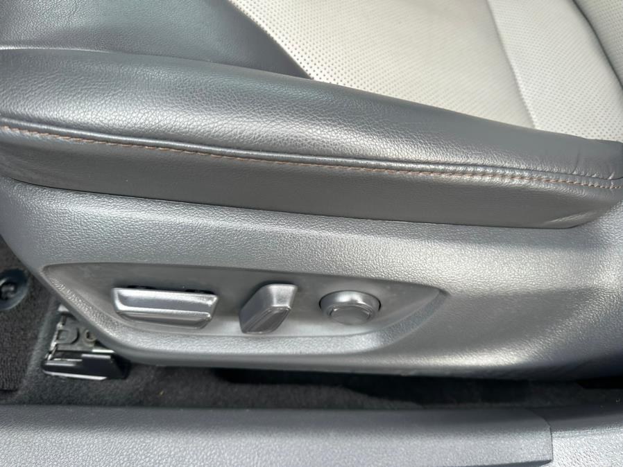 2020 Toyota Camry XLE Auto (Natl) photo