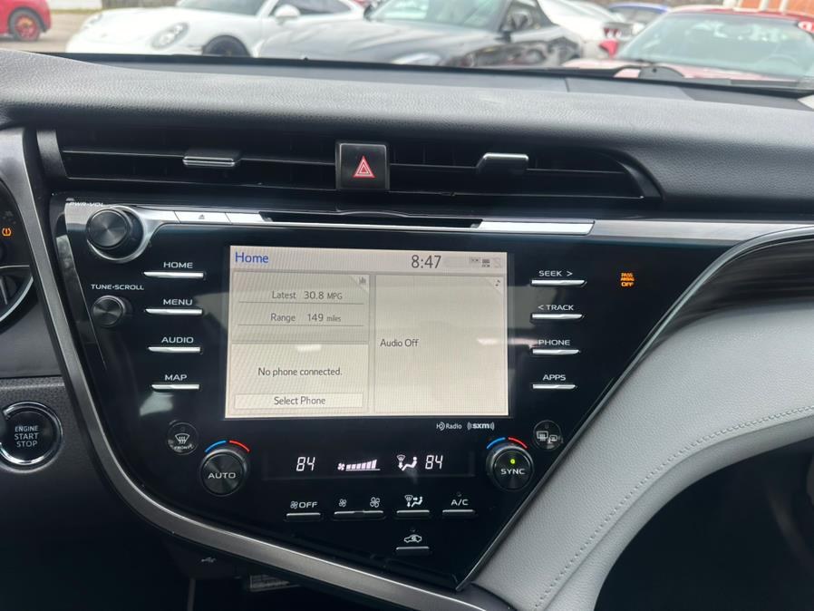 2020 Toyota Camry XLE Auto (Natl) photo