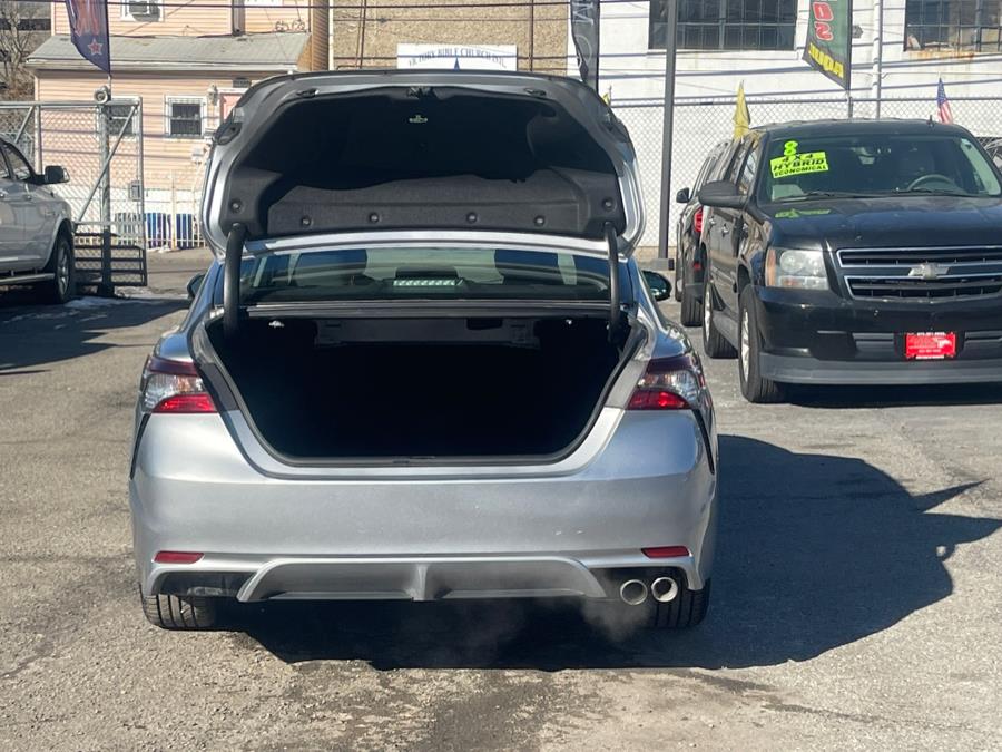 2022 Toyota Camry SE Auto (Natl) photo