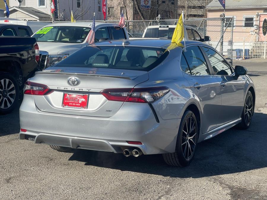 2022 Toyota Camry SE Auto (Natl) photo