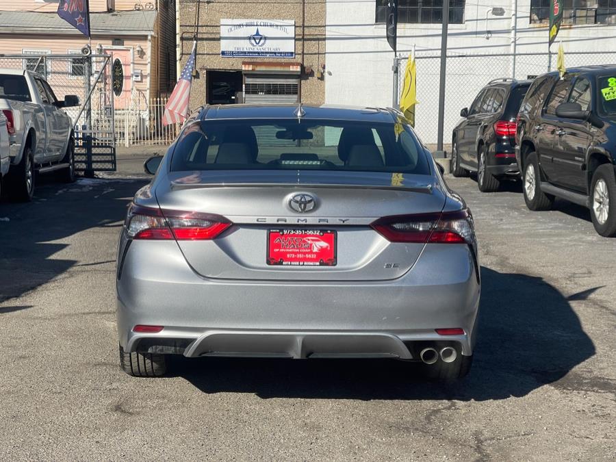 2022 Toyota Camry SE Auto (Natl) photo