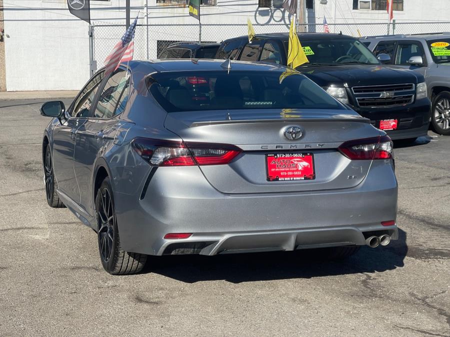 2022 Toyota Camry SE Auto (Natl) photo