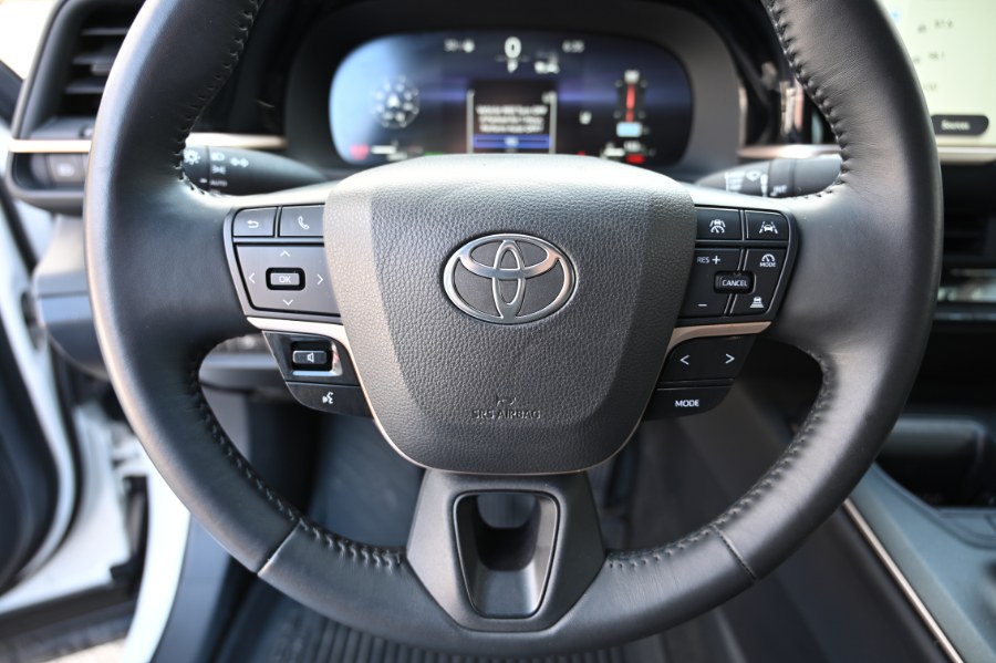 2023 Toyota Crown XLE AWD photo