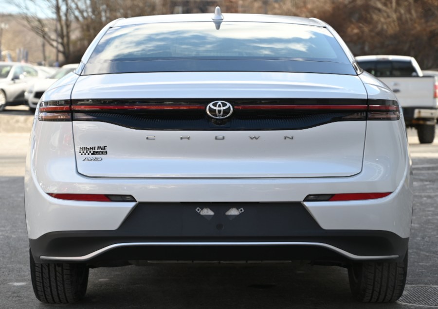 2023 Toyota Crown XLE AWD photo