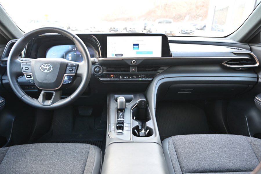 2023 Toyota Crown XLE AWD photo