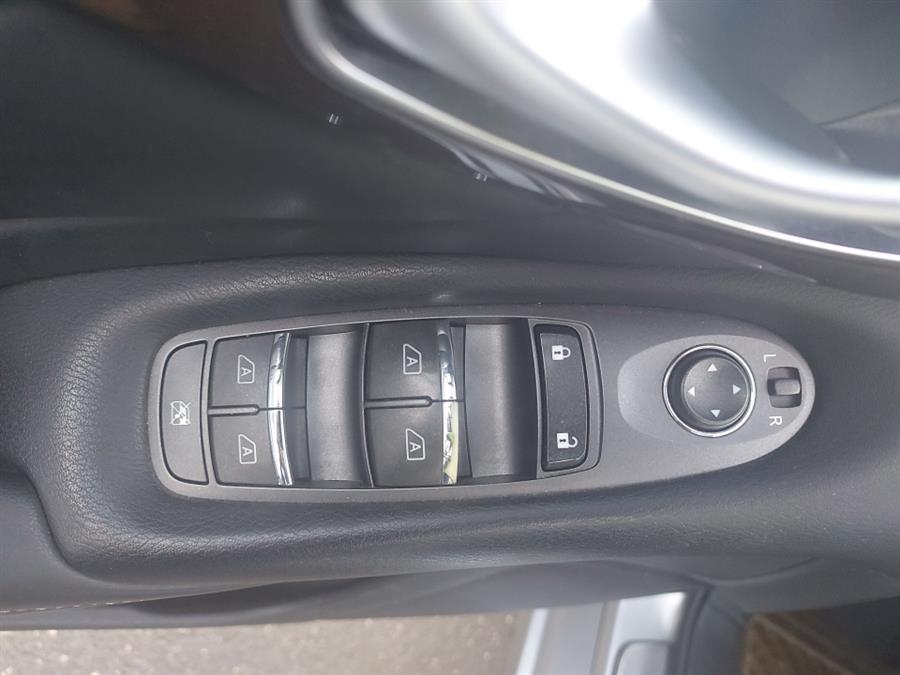 2014 Infiniti Q50 photo