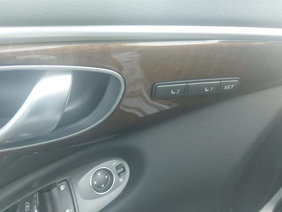 2014 Infiniti Q50 photo