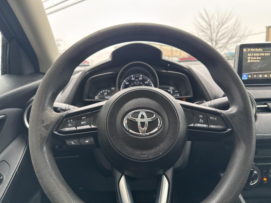 2019 Toyota Yaris LE photo