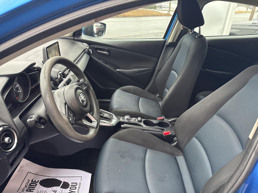 2019 Toyota Yaris LE photo