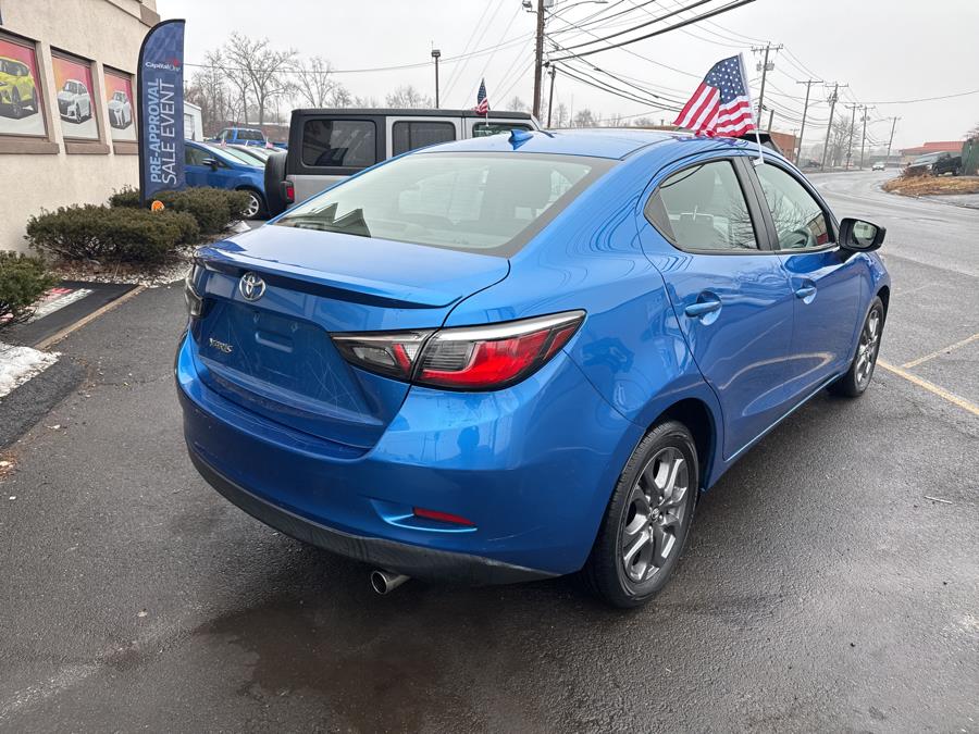 2019 Toyota Yaris LE photo