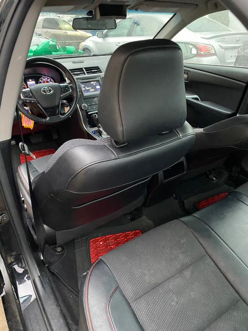 2017 Toyota Camry SE Auto (Natl) photo