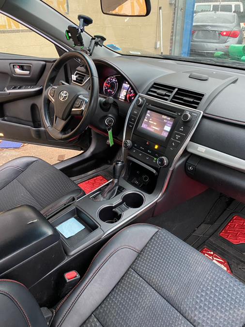 2017 Toyota Camry SE Auto (Natl) photo