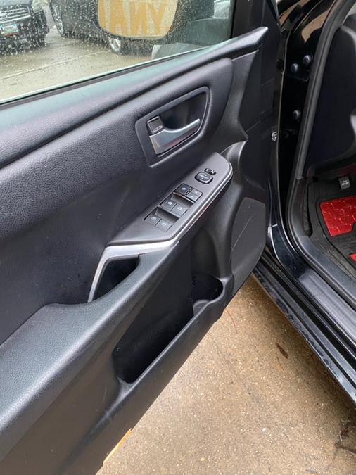 2017 Toyota Camry SE Auto (Natl) photo