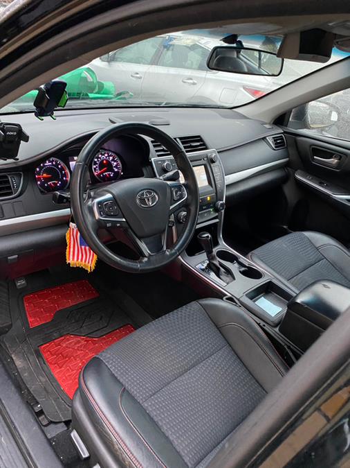 2017 Toyota Camry SE Auto (Natl) photo