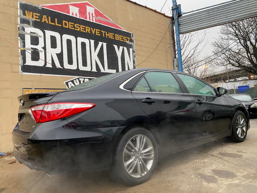 2017 Toyota Camry SE Auto (Natl) photo