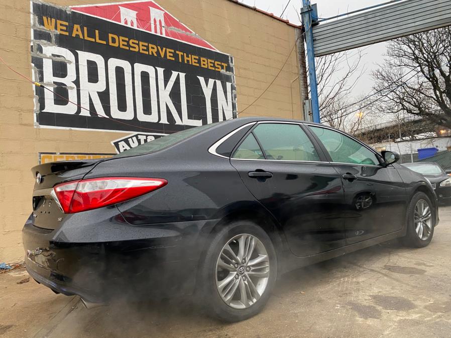 2017 Toyota Camry SE Auto (Natl) photo