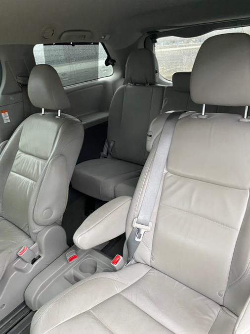 2016 Toyota Sienna 5dr 8-Pass Van XLE Premium  FW photo