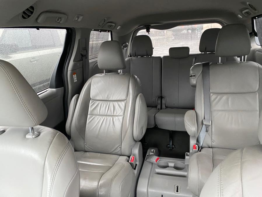 2016 Toyota Sienna 5dr 8-Pass Van XLE Premium  FW photo