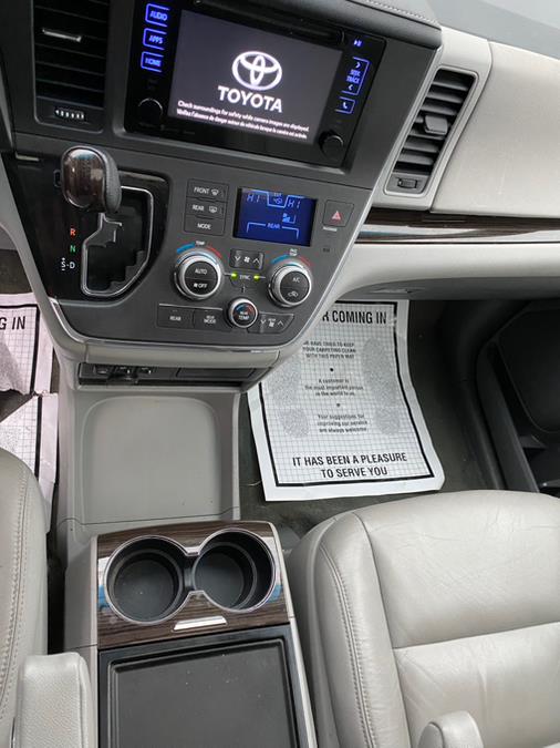2016 Toyota Sienna 5dr 8-Pass Van XLE Premium  FW photo