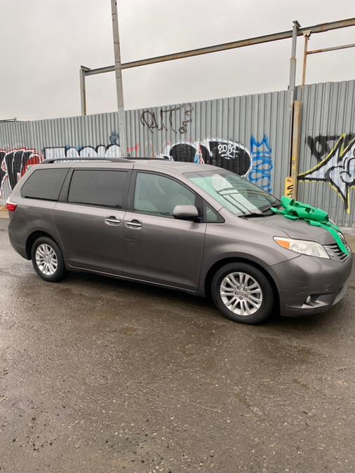 2016 Toyota Sienna 5dr 8-Pass Van XLE Premium  FW photo