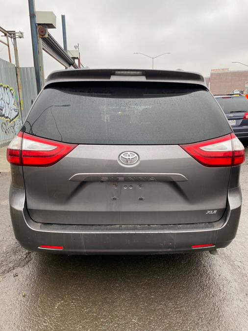 2016 Toyota Sienna 5dr 8-Pass Van XLE Premium  FW photo