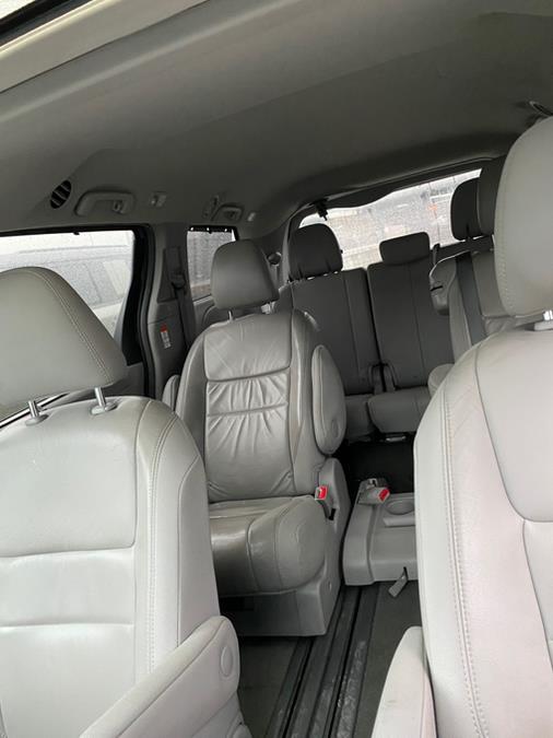 2016 Toyota Sienna 5dr 8-Pass Van XLE Premium  FW photo