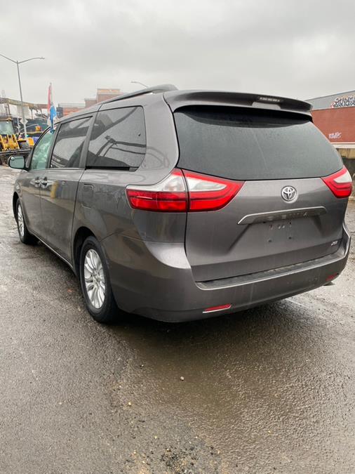 2016 Toyota Sienna 5dr 8-Pass Van XLE Premium  FW photo