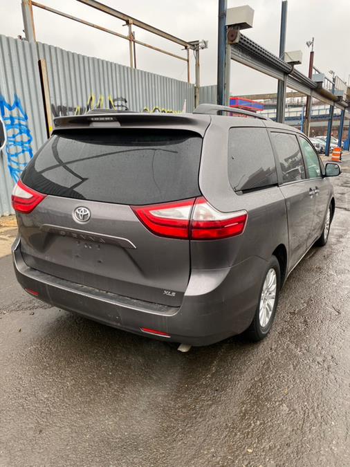 2016 Toyota Sienna 5dr 8-Pass Van XLE Premium  FW photo