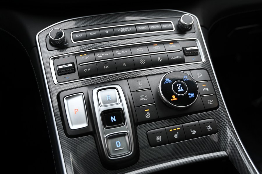 2022 Hyundai Santa Fe Limited AWD photo