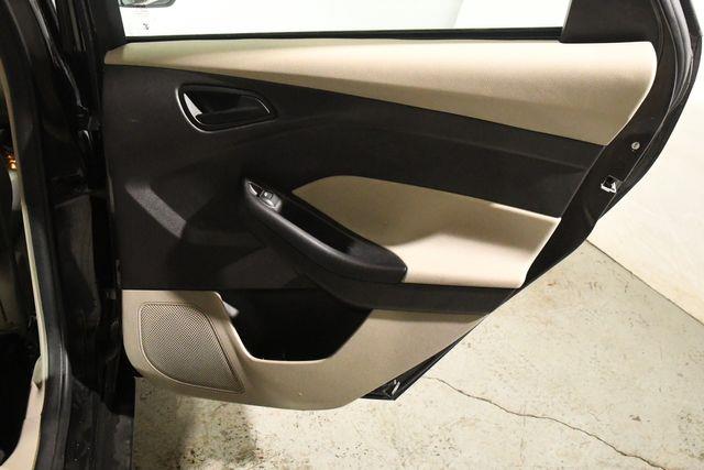 2012 Ford Focus SE photo