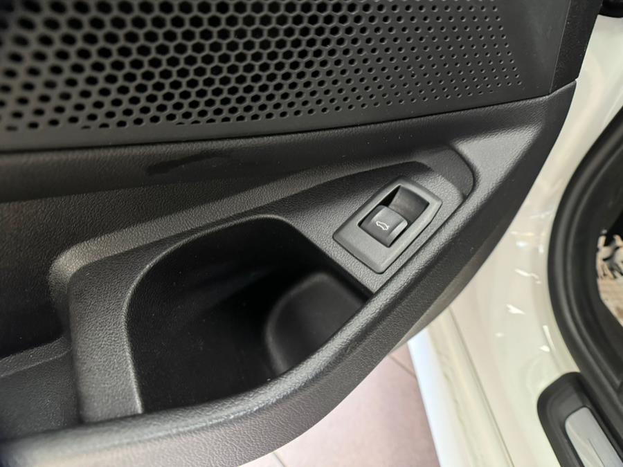 2022 BMW 3-Series 330i xDrive Sedan North Americ photo