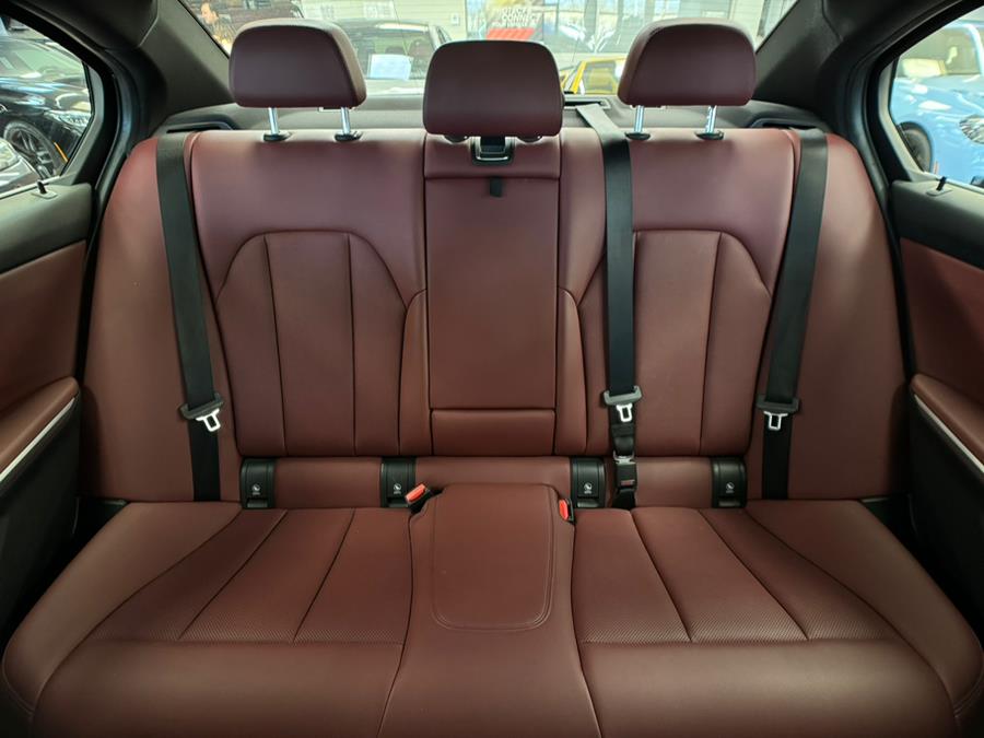 2022 BMW 3-Series 330i xDrive Sedan North Americ photo
