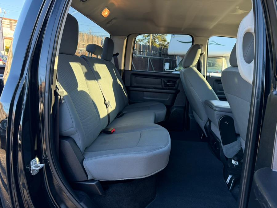2015 RAM 1500 4WD Crew Cab 140.5