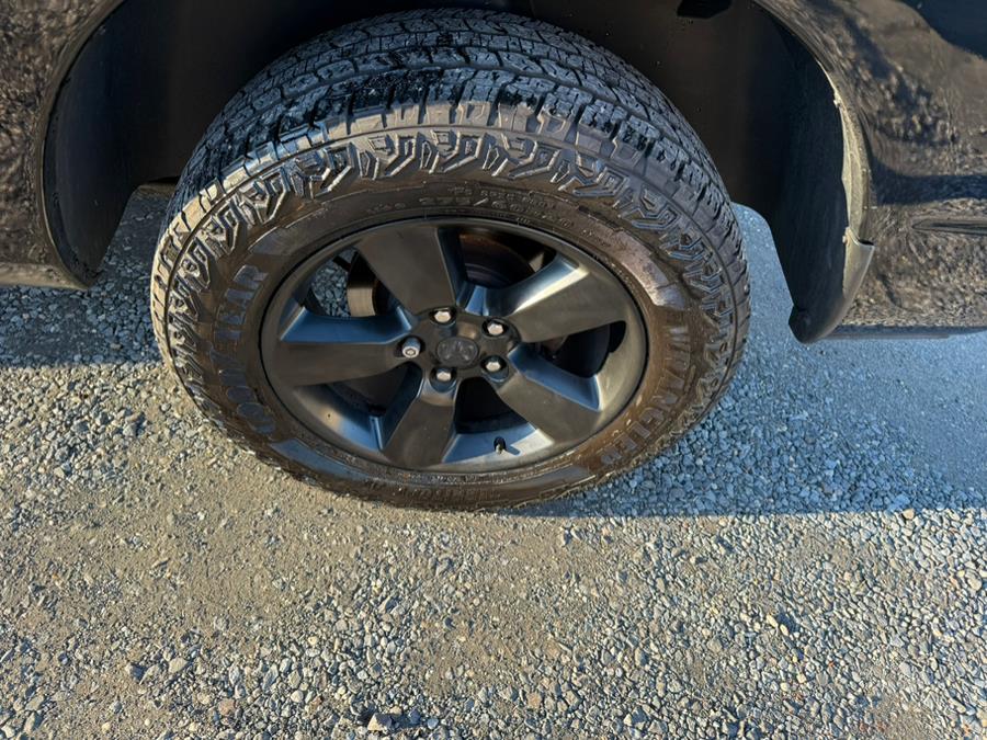 2015 RAM 1500 4WD Crew Cab 140.5