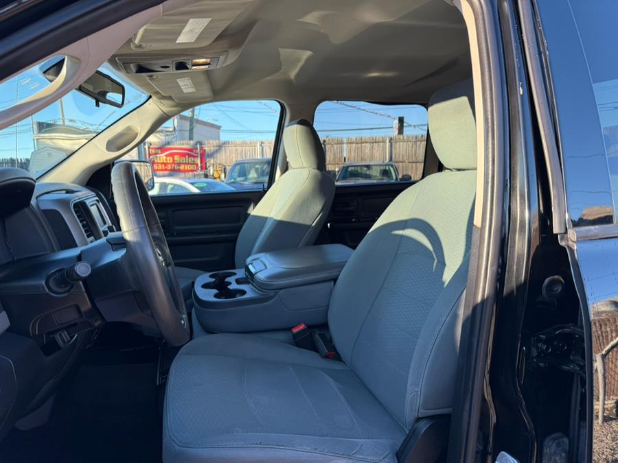 2015 RAM 1500 4WD Crew Cab 140.5