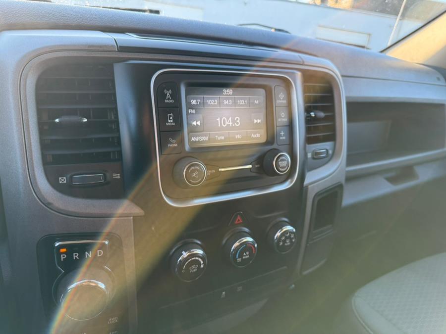 2015 RAM 1500 4WD Crew Cab 140.5