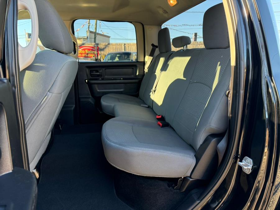 2015 RAM 1500 4WD Crew Cab 140.5