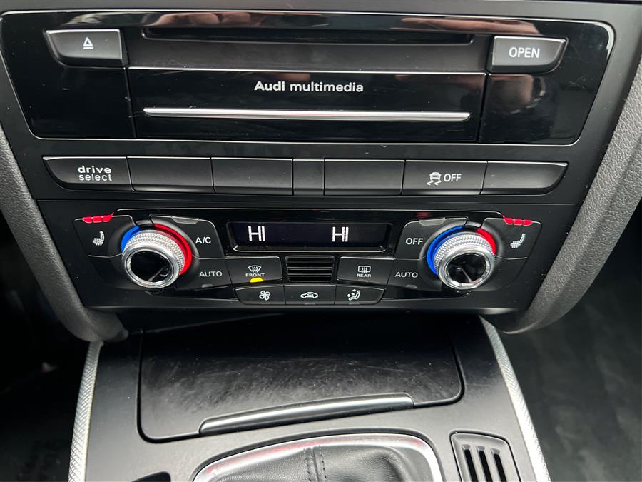 2015 Audi A4 4dr Sdn Man quattro 2.0T Prest photo