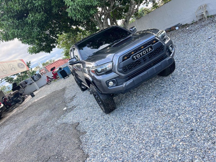 2017 Toyota Tacoma SR5 Double Cab 5'' Bed V6 4x4  photo
