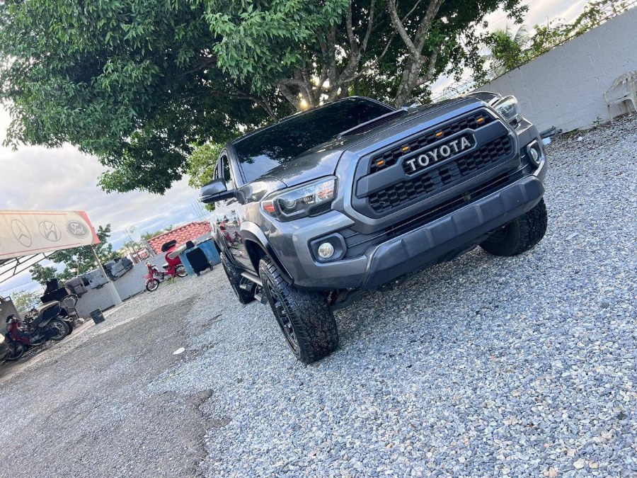2017 Toyota Tacoma SR5 Double Cab 5'' Bed V6 4x4  photo