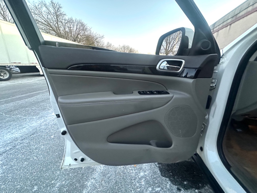 2012 Jeep Grand Cherokee Laredo photo