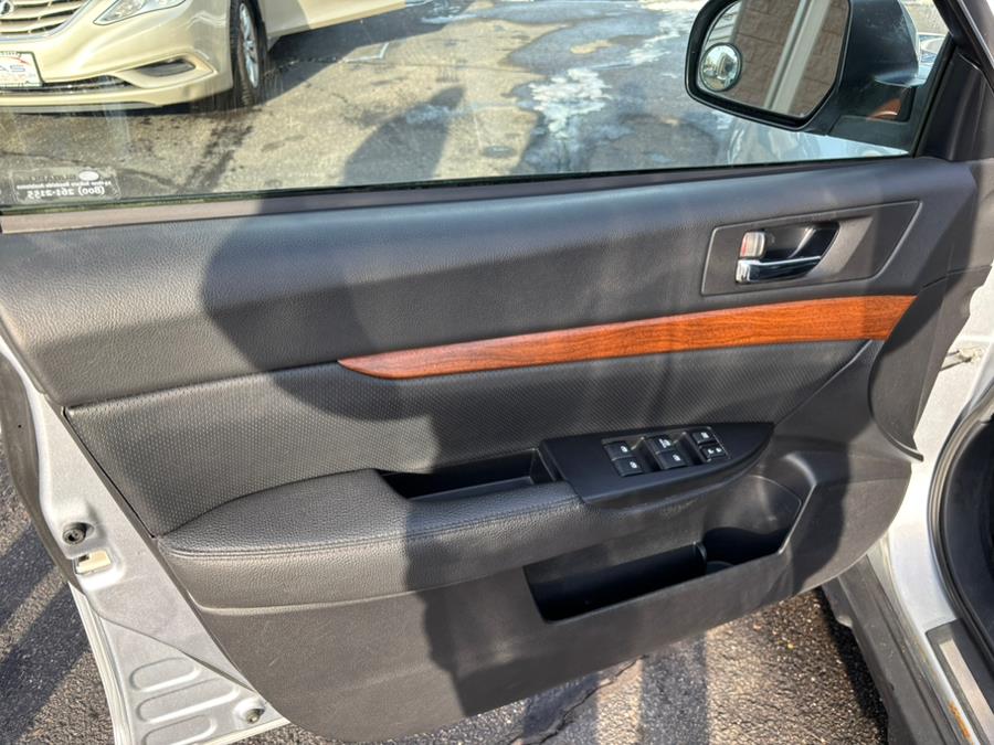2014 Subaru Outback 2.5i Limited photo