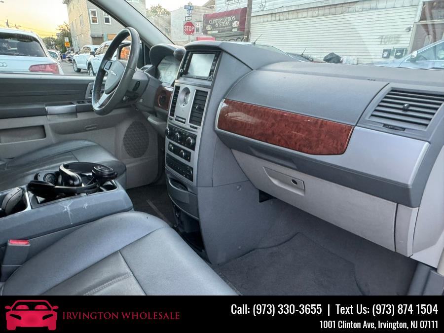 2008 Chrysler Town & Country Touring photo