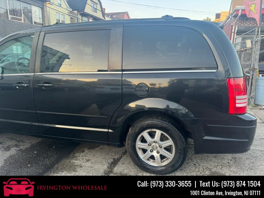 2008 Chrysler Town & Country Touring photo