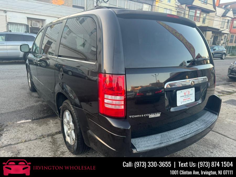 2008 Chrysler Town & Country Touring photo