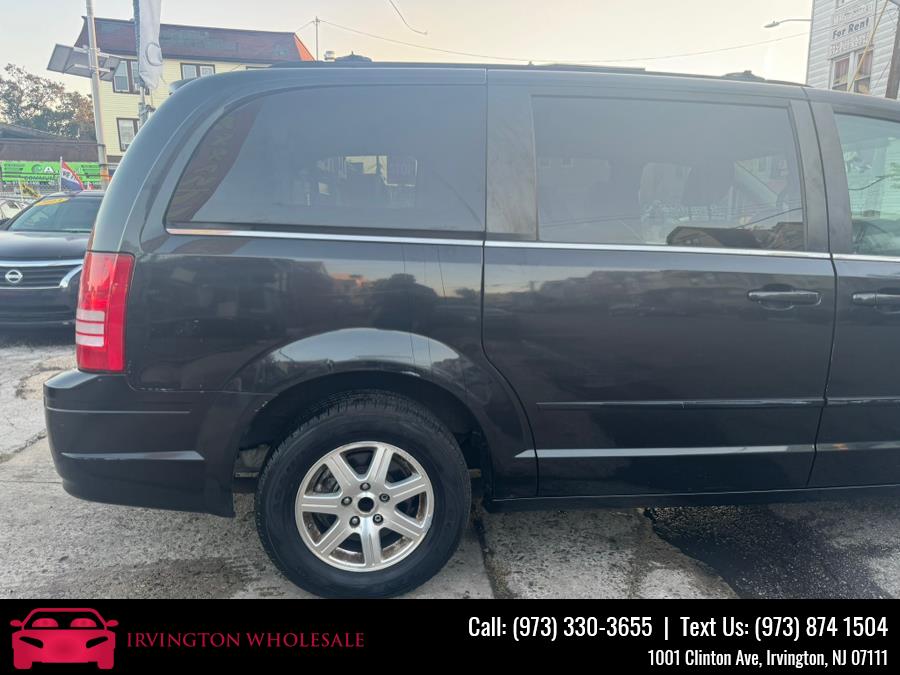 2008 Chrysler Town & Country Touring photo