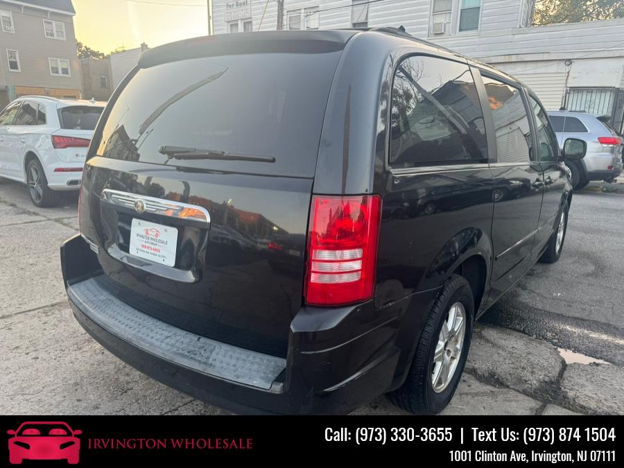2008 Chrysler Town & Country Touring photo