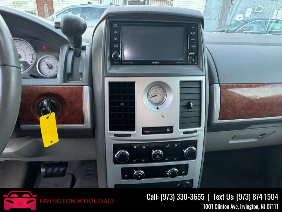 2008 Chrysler Town & Country Touring photo