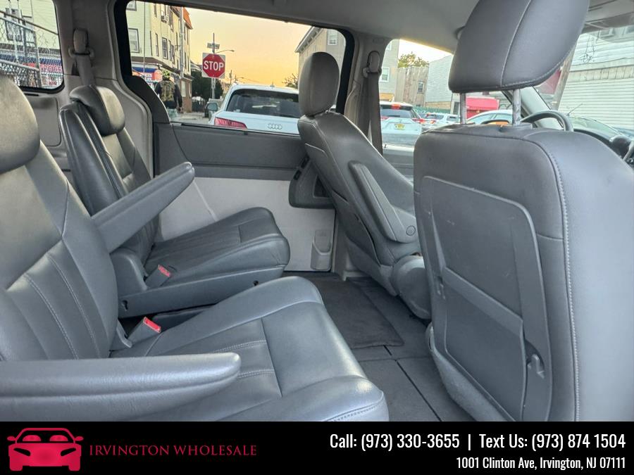 2008 Chrysler Town & Country Touring photo